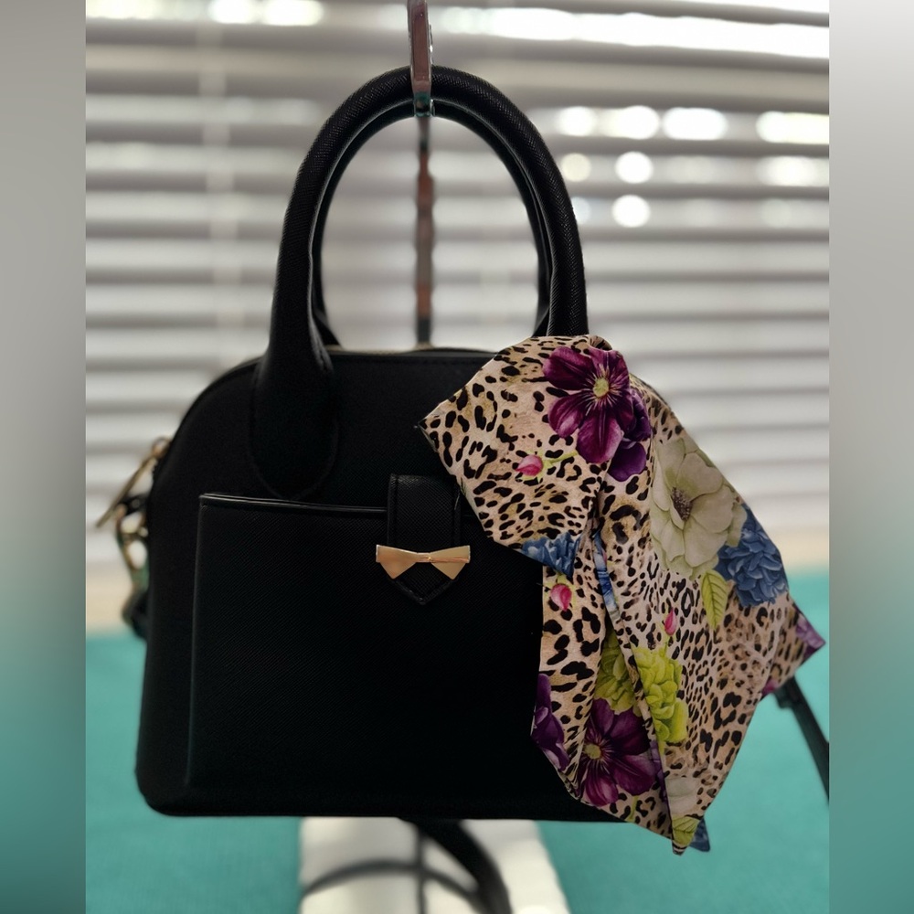 💕 Preloved Betsey Johnson Dome Satchel Handbag 💕